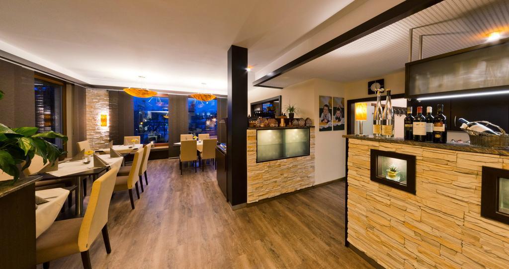 Hotel - Restaurant Sonneneck Dornstetten Esterno foto